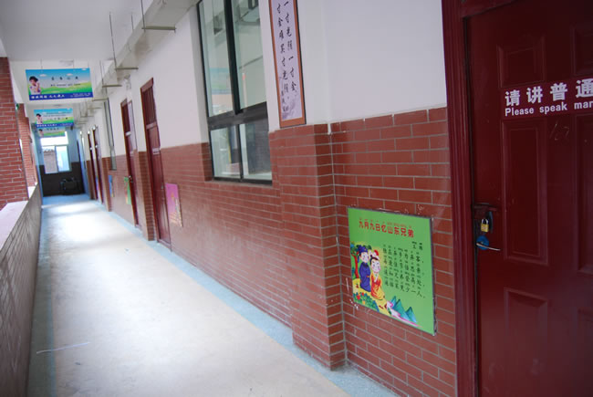 洛陽東方外國語學(xué)校，校園文化走廊