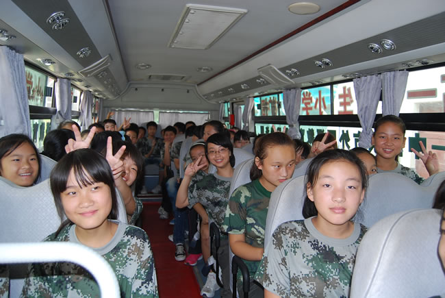 洛陽東方外國語學校新生軍營參觀