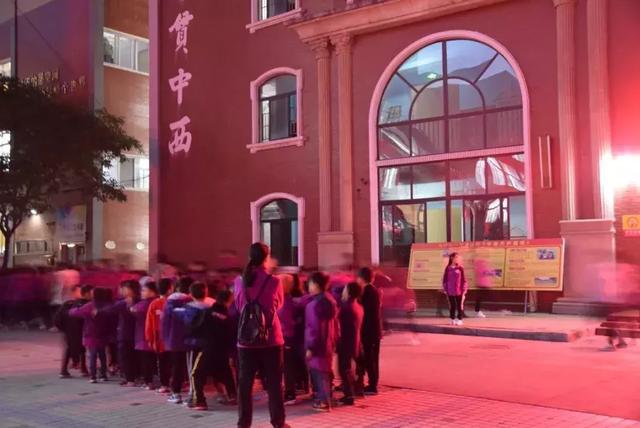 老師們的“夜生活”—東外小學部老師們的秘密 老師們的“夜生活”—東外小學部老師們的秘密