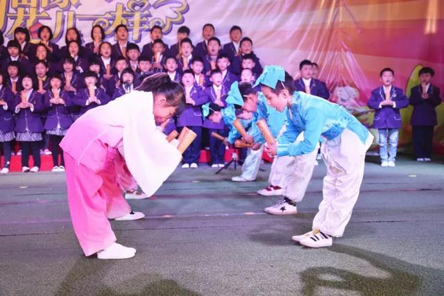 讓我們?cè)趷?ài)和信任中相遇—洛陽(yáng)東外二年級(jí)家長(zhǎng)學(xué)校