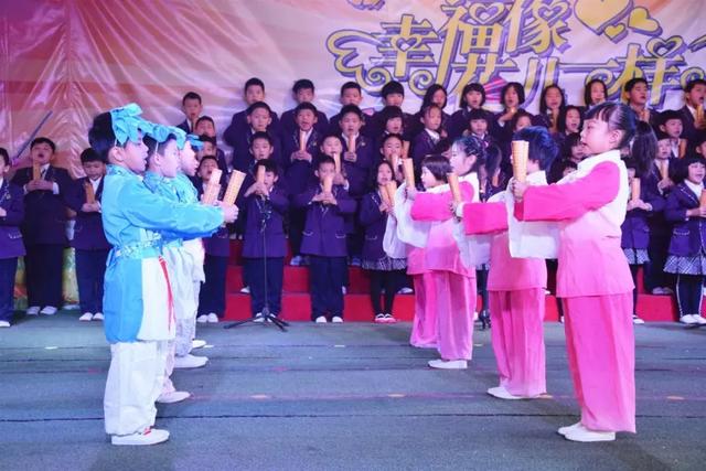 讓我們?cè)趷?ài)和信任中相遇—洛陽(yáng)東外二年級(jí)家長(zhǎng)學(xué)校