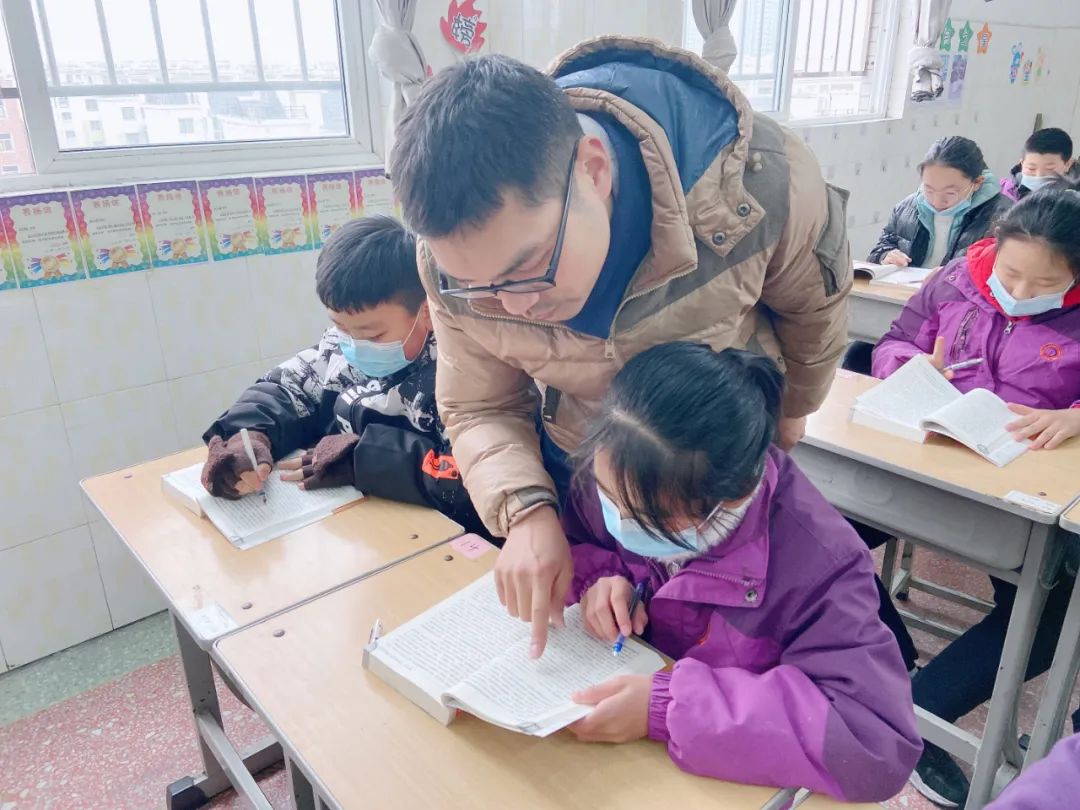 師生共讀一本書——洛陽東外小學(xué)部“滿天星”閱讀計(jì)劃