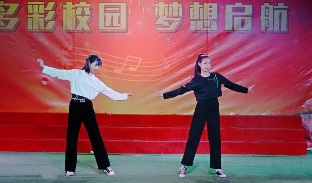 「心有家國，情系東外 」洛陽東外元旦文藝匯演圓滿落幕