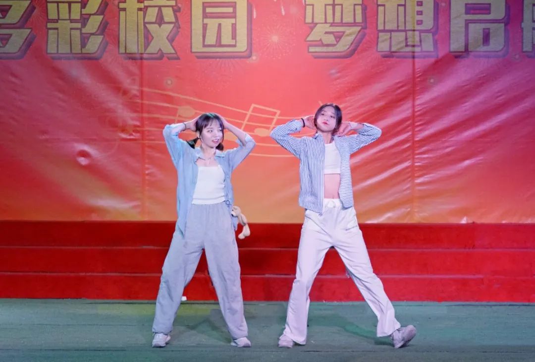 「心有家國，情系東外 」洛陽東外元旦文藝匯演圓滿落幕