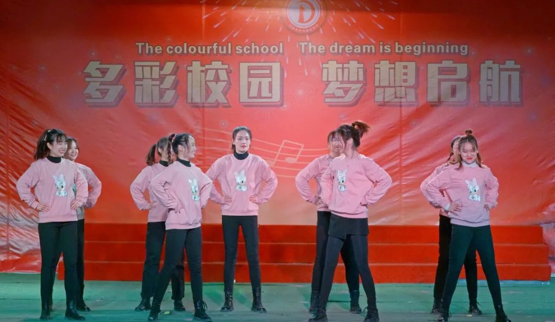 「心有家國，情系東外 」洛陽東外元旦文藝匯演圓滿落幕