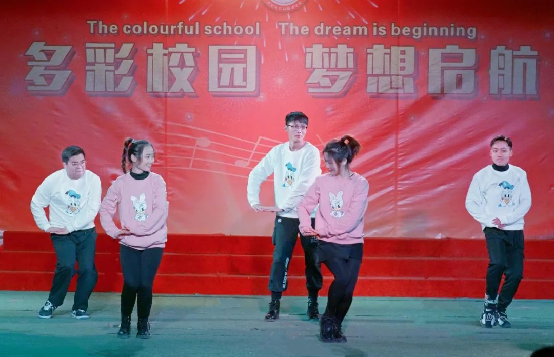 「心有家國，情系東外 」洛陽東外元旦文藝匯演圓滿落幕