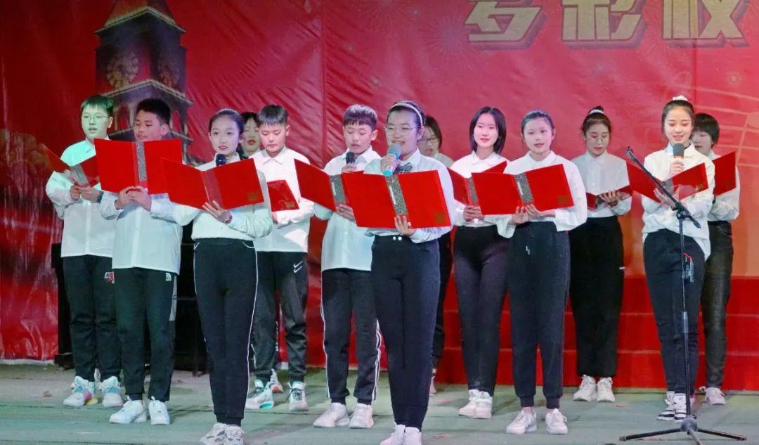 「心有家國，情系東外 」洛陽東外元旦文藝匯演圓滿落幕