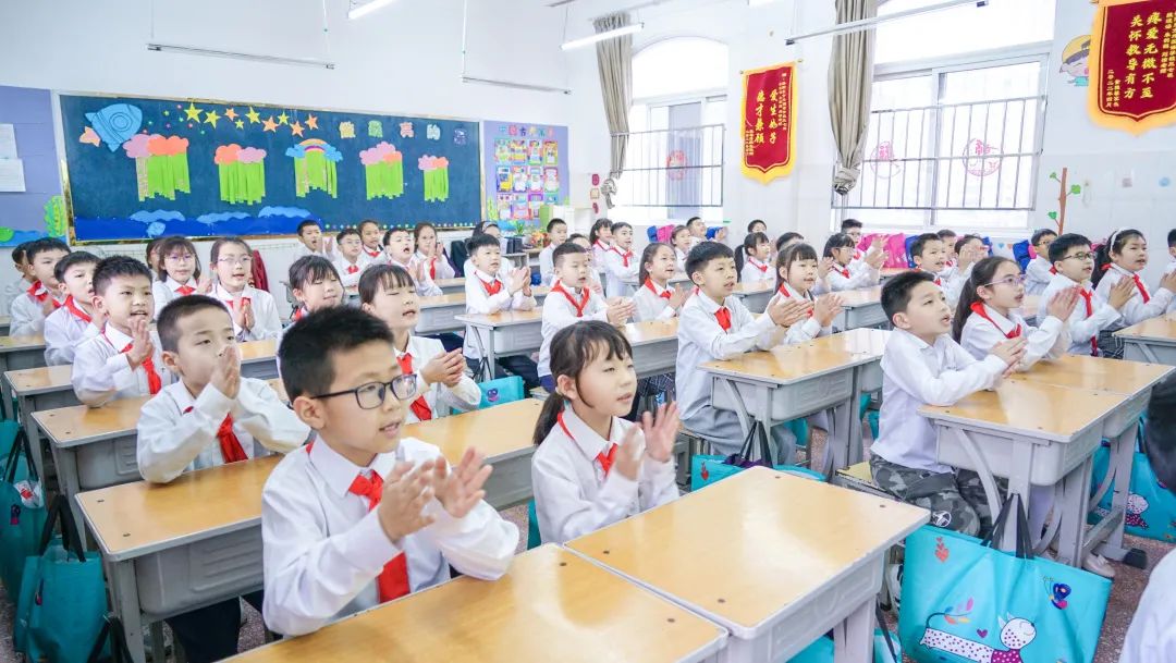 「寓教于樂 巧學古詩」東外小學部巧借撲克牌玩轉(zhuǎn)古詩詞系列活動