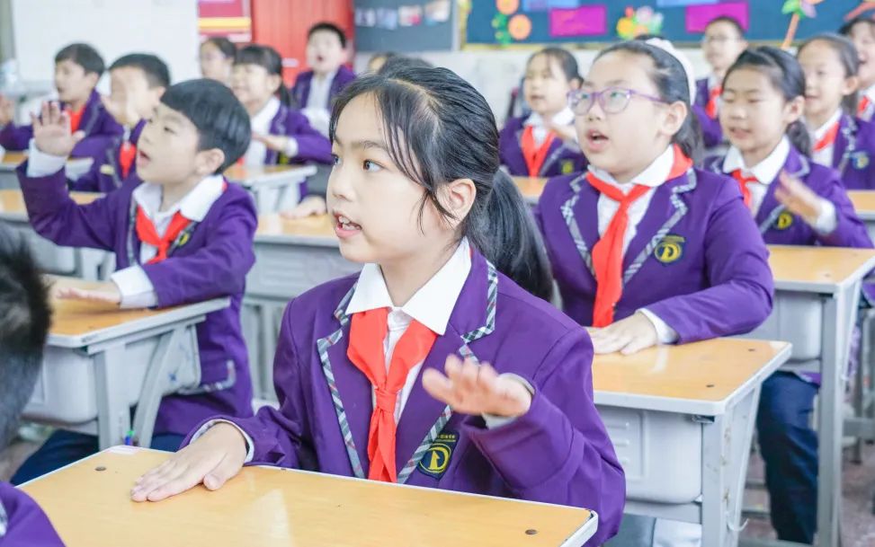「寓教于樂 巧學古詩」東外小學部巧借撲克牌玩轉(zhuǎn)古詩詞系列活動