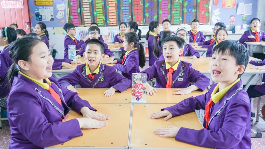 「寓教于樂 巧學古詩」東外小學部巧借撲克牌玩轉(zhuǎn)古詩詞系列活動