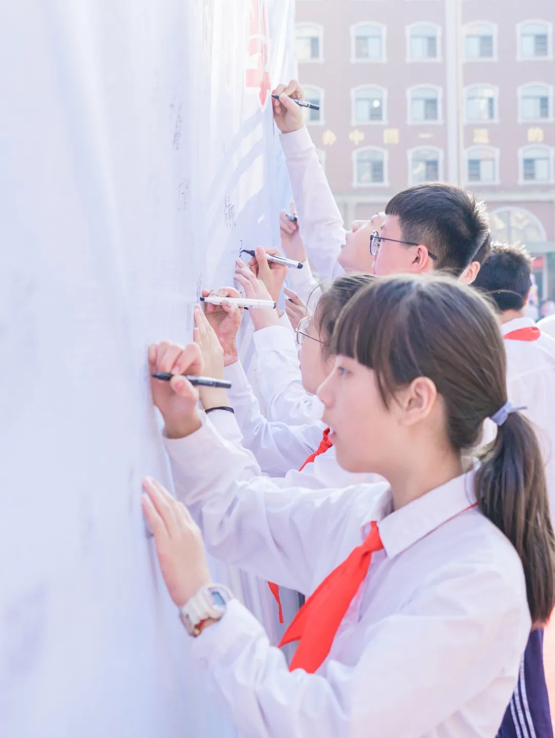 青春不散場(chǎng)，追夢(mèng)再出發(fā)——洛陽東外2022屆小學(xué)生畢業(yè)典禮