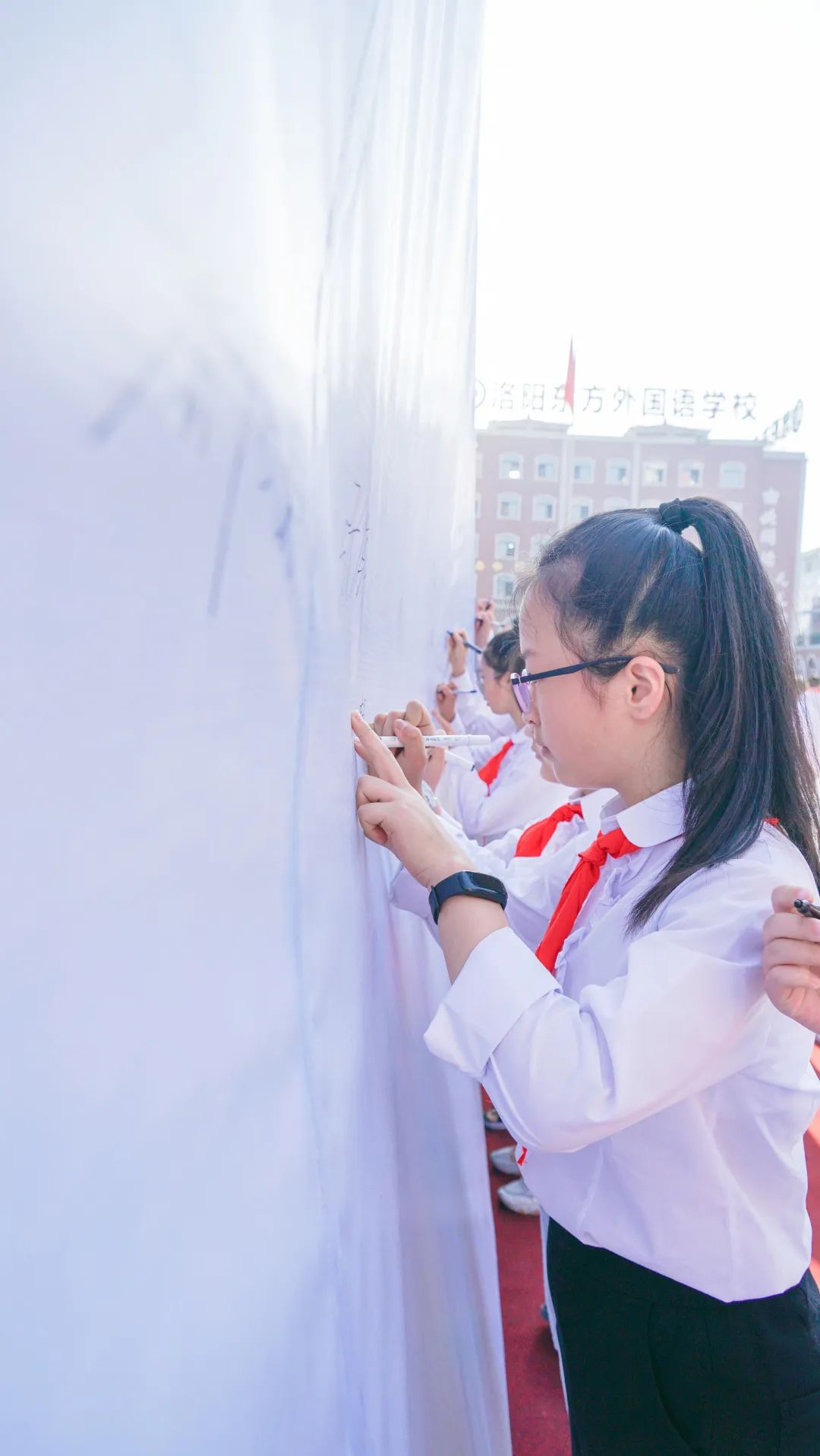青春不散場(chǎng)，追夢(mèng)再出發(fā)——洛陽東外2022屆小學(xué)生畢業(yè)典禮