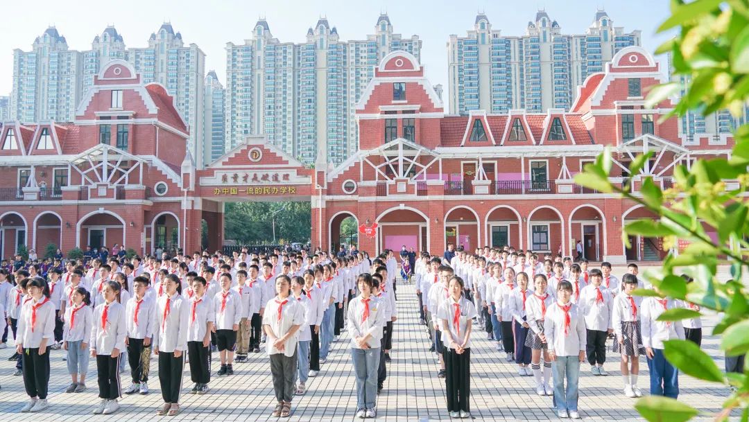 青春不散場(chǎng)，追夢(mèng)再出發(fā)——洛陽東外2022屆小學(xué)生畢業(yè)典禮