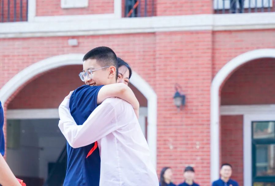 青春不散場(chǎng)，追夢(mèng)再出發(fā)——洛陽東外2022屆小學(xué)生畢業(yè)典禮