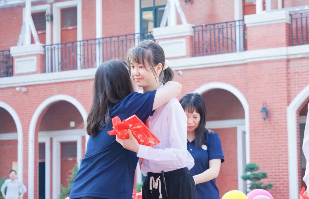青春不散場(chǎng)，追夢(mèng)再出發(fā)——洛陽東外2022屆小學(xué)生畢業(yè)典禮