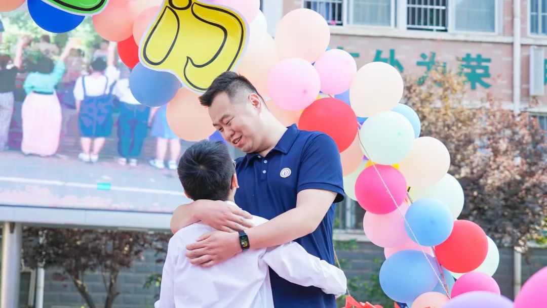 青春不散場(chǎng)，追夢(mèng)再出發(fā)——洛陽東外2022屆小學(xué)生畢業(yè)典禮