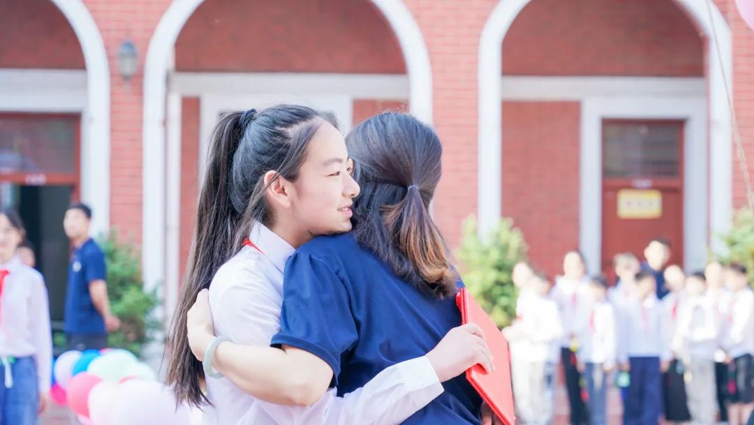 青春不散場(chǎng)，追夢(mèng)再出發(fā)——洛陽東外2022屆小學(xué)生畢業(yè)典禮