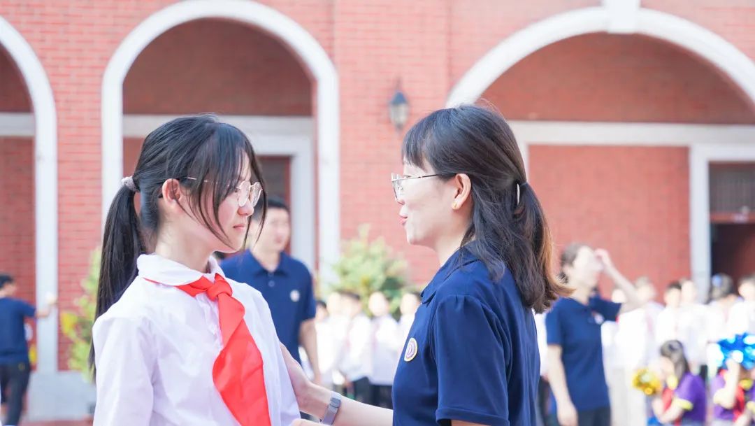 青春不散場(chǎng)，追夢(mèng)再出發(fā)——洛陽東外2022屆小學(xué)生畢業(yè)典禮