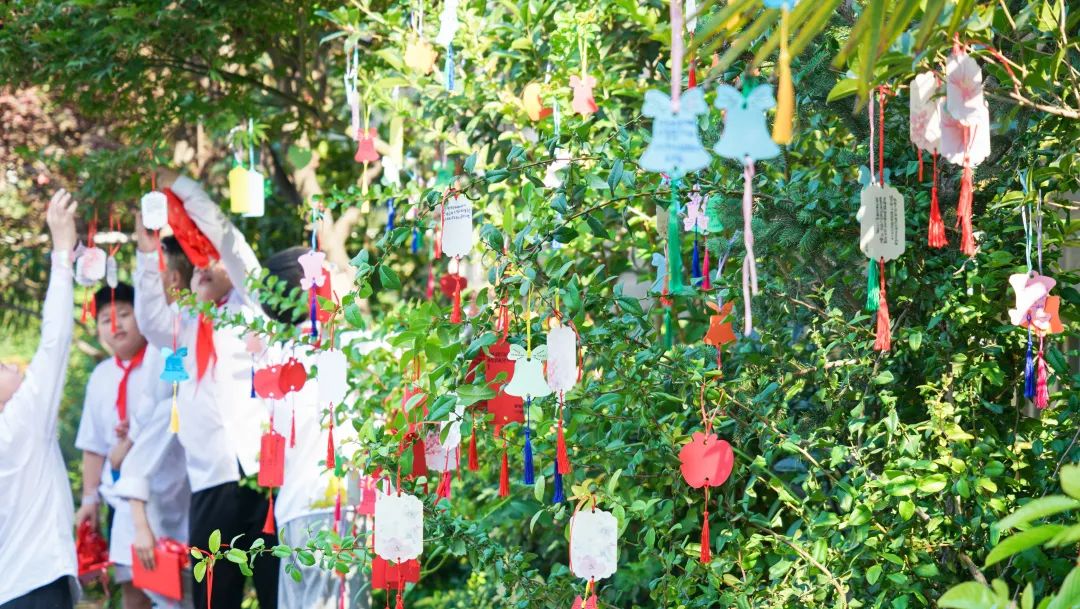 青春不散場(chǎng)，追夢(mèng)再出發(fā)——洛陽東外2022屆小學(xué)生畢業(yè)典禮