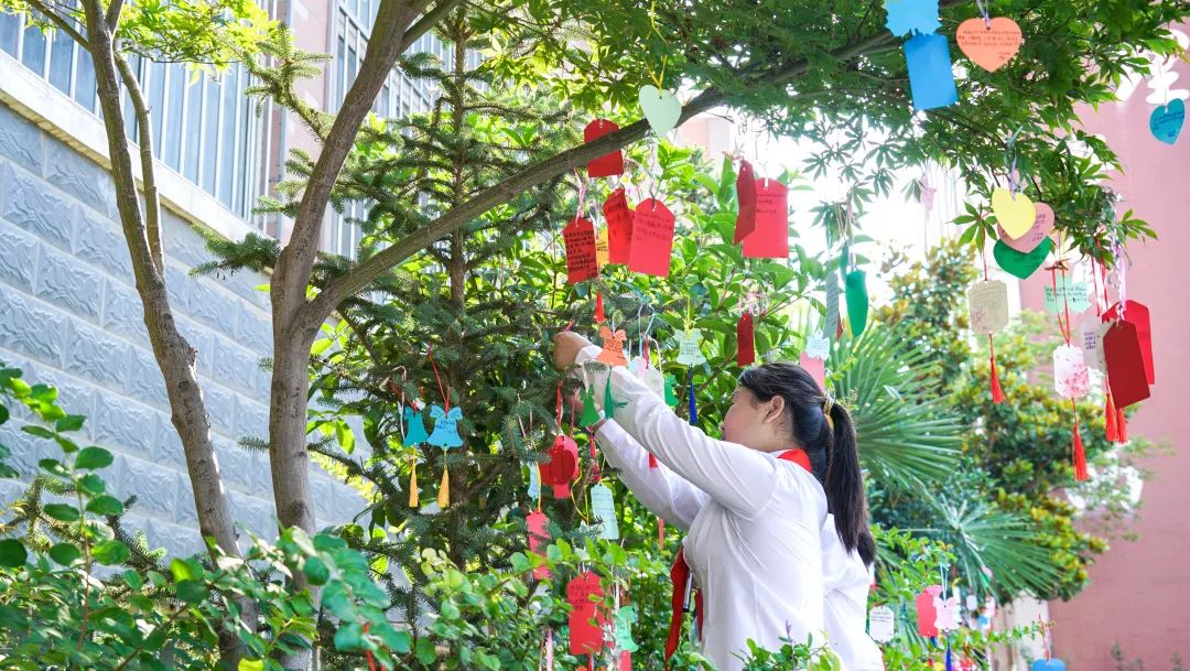 青春不散場(chǎng)，追夢(mèng)再出發(fā)——洛陽東外2022屆小學(xué)生畢業(yè)典禮