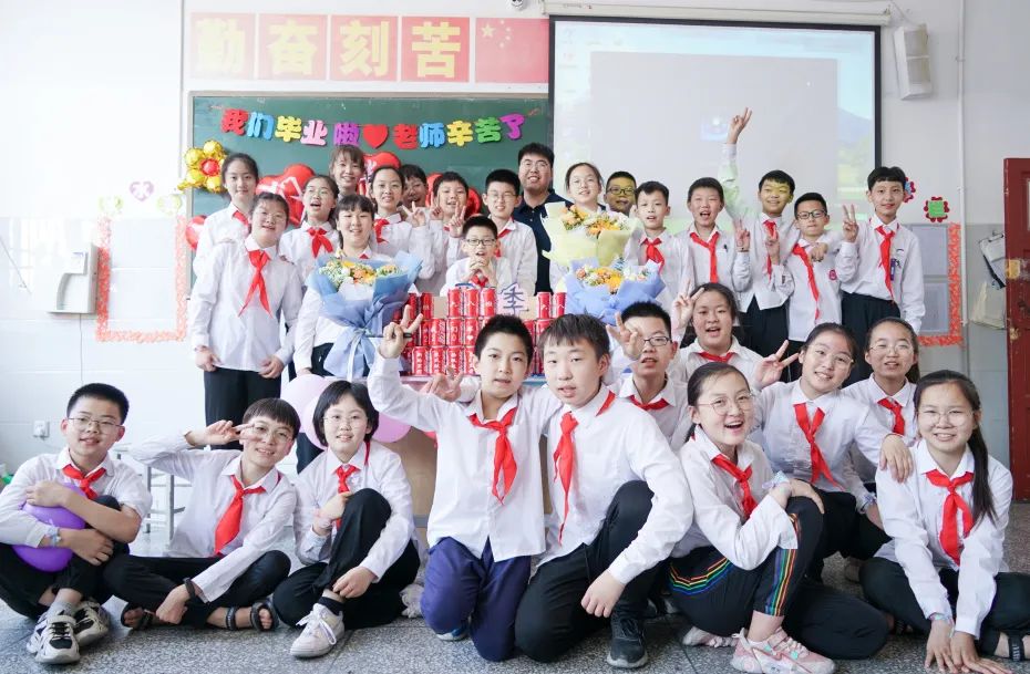 青春不散場(chǎng)，追夢(mèng)再出發(fā)——洛陽東外2022屆小學(xué)生畢業(yè)典禮