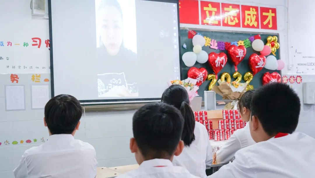 青春不散場(chǎng)，追夢(mèng)再出發(fā)——洛陽東外2022屆小學(xué)生畢業(yè)典禮