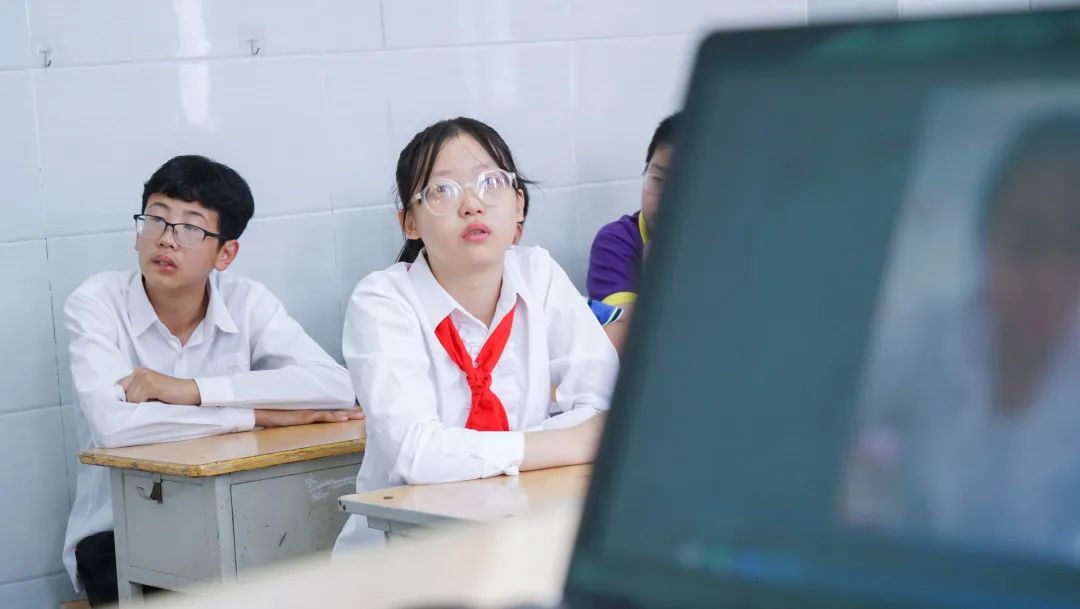 青春不散場(chǎng)，追夢(mèng)再出發(fā)——洛陽東外2022屆小學(xué)生畢業(yè)典禮
