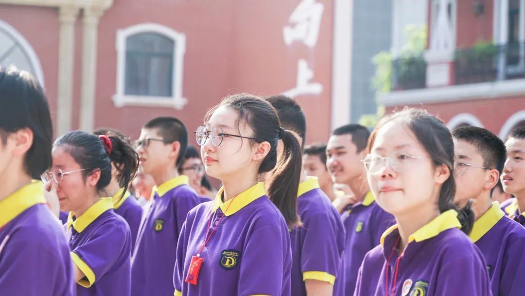青春綻放 夢(mèng)想起航——洛陽(yáng)東外初中部2022級(jí)畢業(yè)典禮暨壯行大會(huì)