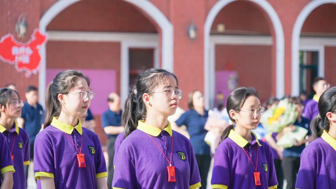 青春綻放 夢(mèng)想起航——洛陽(yáng)東外初中部2022級(jí)畢業(yè)典禮暨壯行大會(huì)