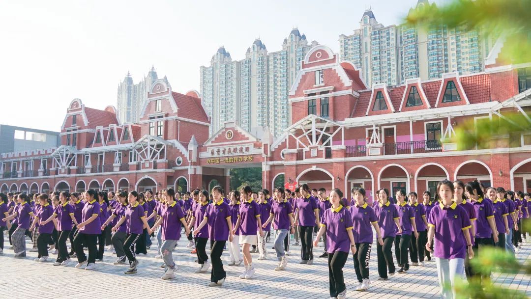 青春綻放 夢(mèng)想起航——洛陽(yáng)東外初中部2022級(jí)畢業(yè)典禮暨壯行大會(huì)