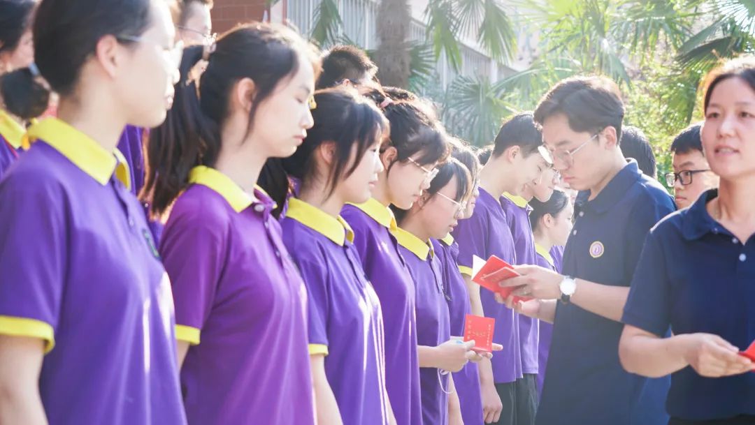 青春綻放 夢(mèng)想起航——洛陽(yáng)東外初中部2022級(jí)畢業(yè)典禮暨壯行大會(huì)