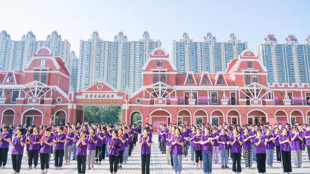 青春綻放 夢(mèng)想起航——洛陽(yáng)東外初中部2022級(jí)畢業(yè)典禮暨壯行大會(huì)