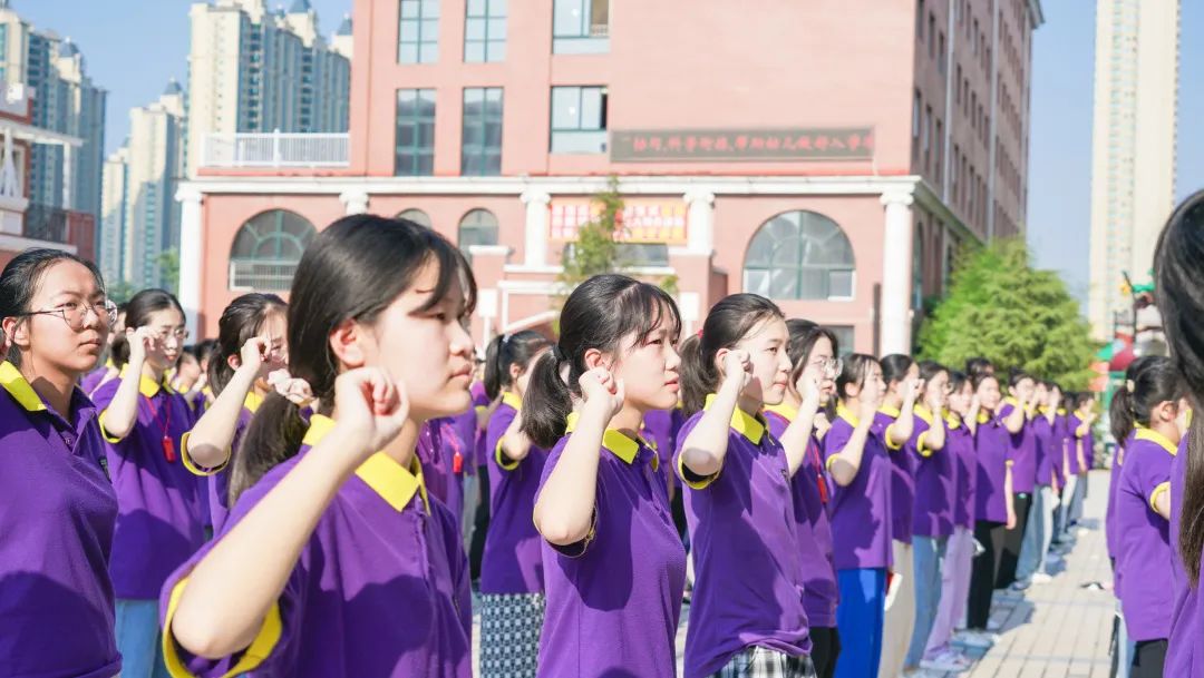 青春綻放 夢(mèng)想起航——洛陽(yáng)東外初中部2022級(jí)畢業(yè)典禮暨壯行大會(huì)